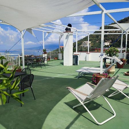 Olindo Apartment E Cristina Apartments Вико Екуензе Екстериор снимка