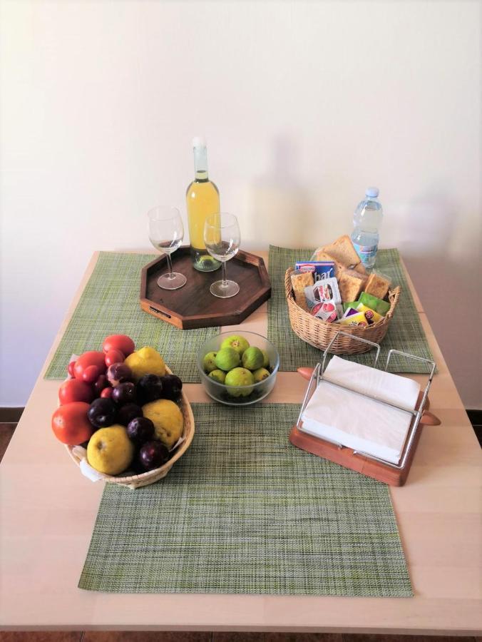 Olindo Apartment E Cristina Apartments Вико Екуензе Екстериор снимка