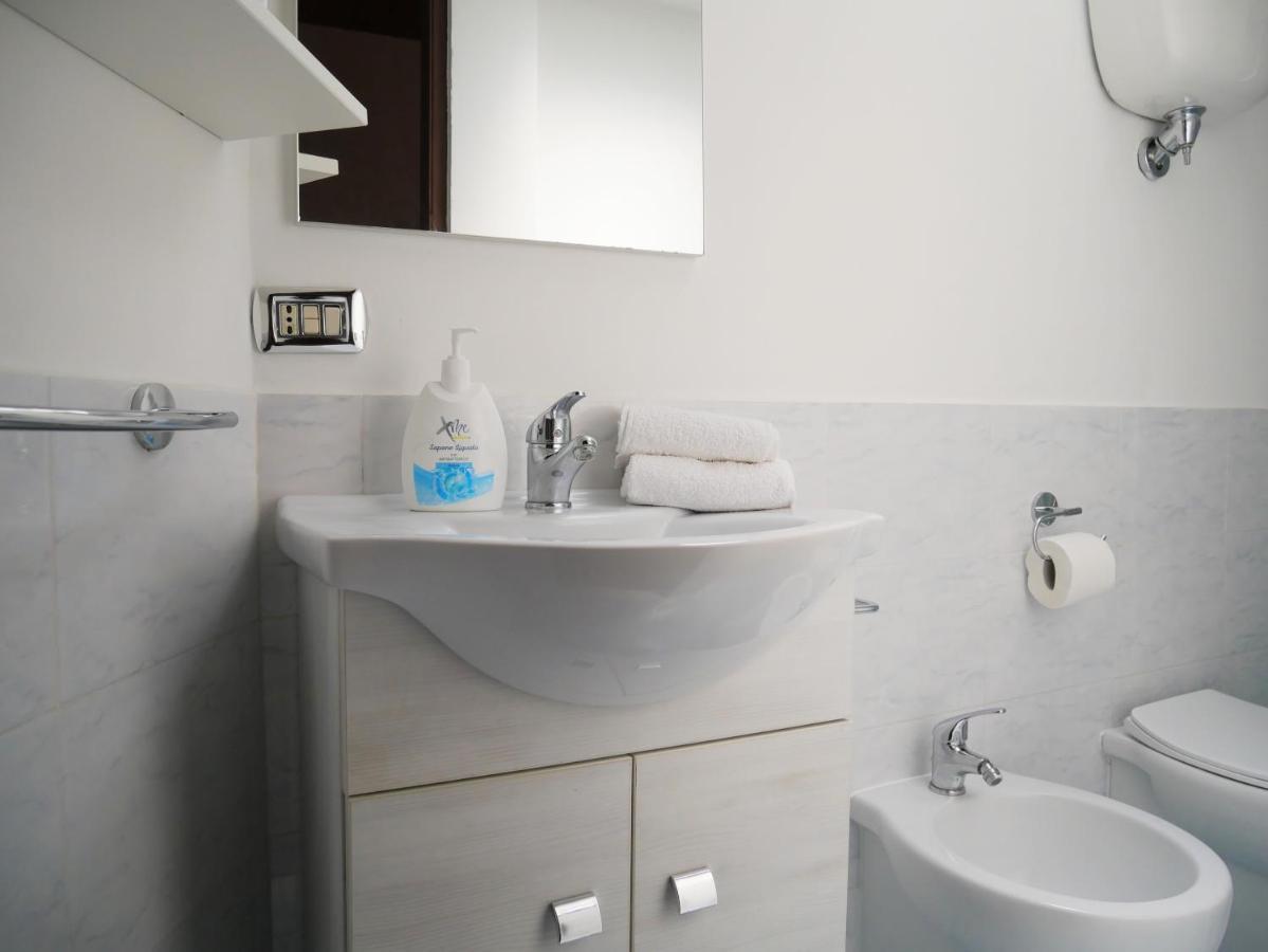 Olindo Apartment E Cristina Apartments Вико Екуензе Екстериор снимка