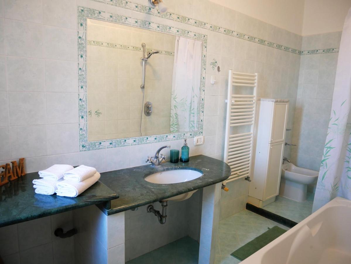 Olindo Apartment E Cristina Apartments Вико Екуензе Екстериор снимка