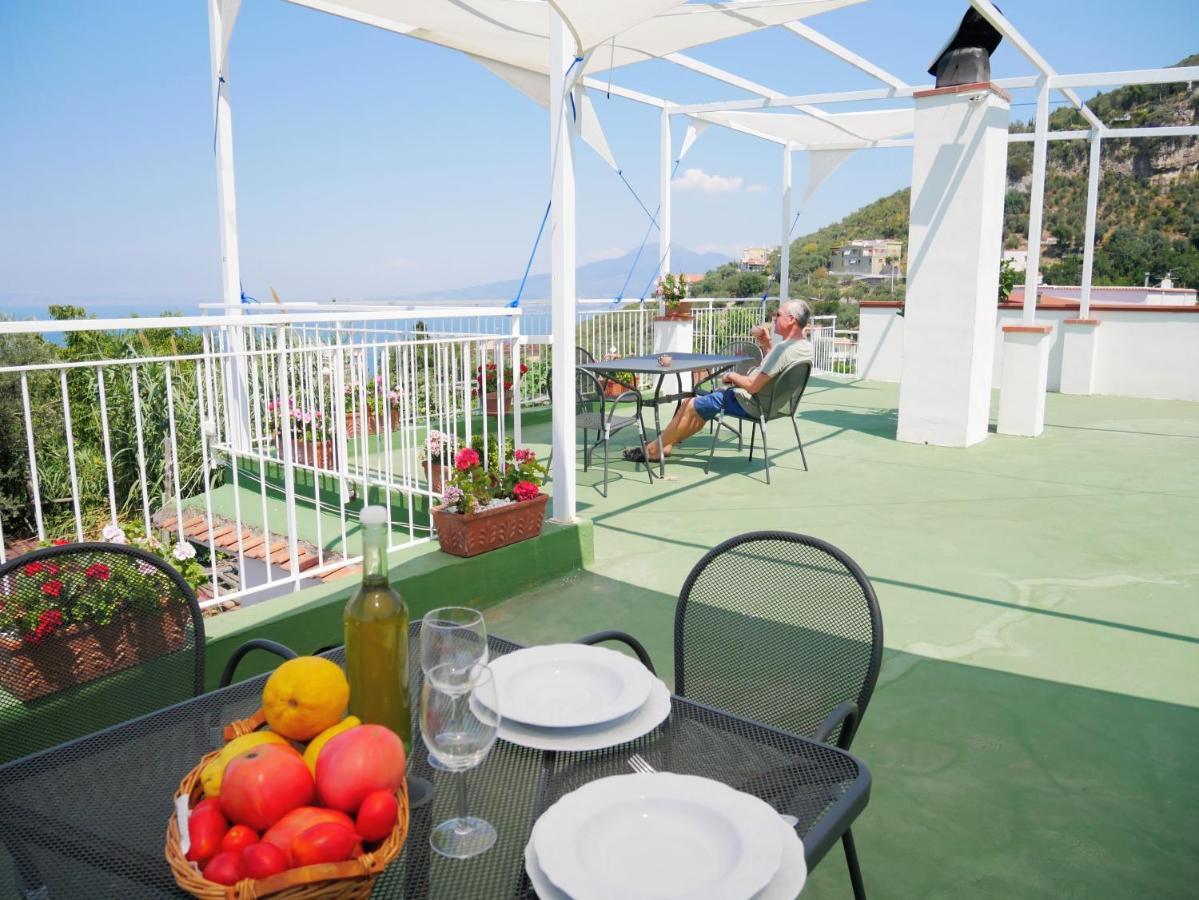 Olindo Apartment E Cristina Apartments Вико Екуензе Екстериор снимка