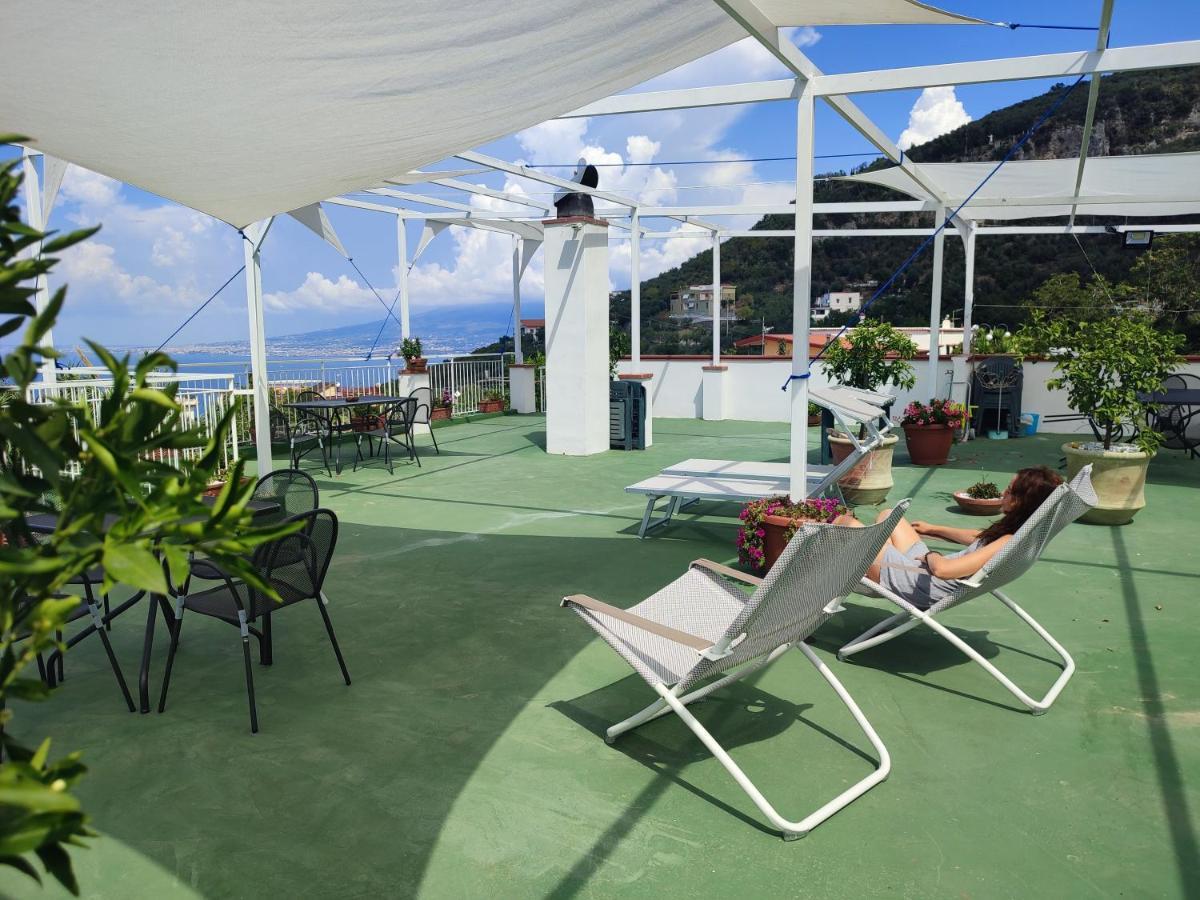 Olindo Apartment E Cristina Apartments Вико Екуензе Екстериор снимка