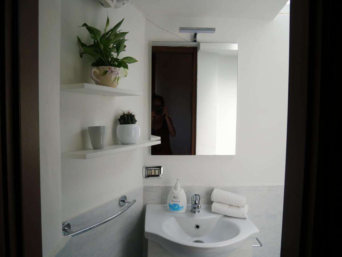 Olindo Apartment E Cristina Apartments Вико Екуензе Екстериор снимка